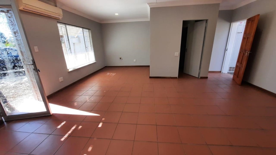 To Let commercial Property for Rent in Langenhovenpark Free State